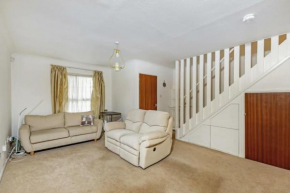 Charming 2 Bedroom Home in South London With Garden, Merton